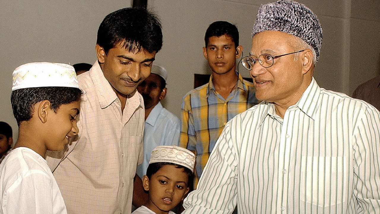 މިވަގުތު ޖަމާޢަތުގައި ނަމާދުކުރާއިރު ގައިދުރުކުރުން މުހިންމު - ރައީސް މައުމޫން