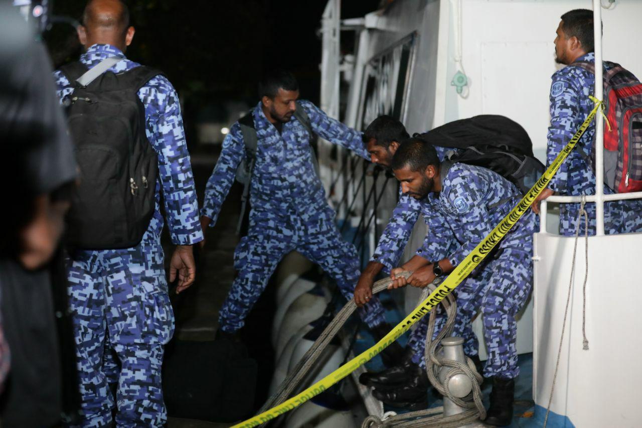 ބޮޑުފިނޮޅު ހަމަނުޖެހުން: ފުލުހުންނަށް ހަމަލާދެވުނީ ގޭންގު ބަޔެއް ކަމަށް ހީކޮށް: ބިިދޭސީން