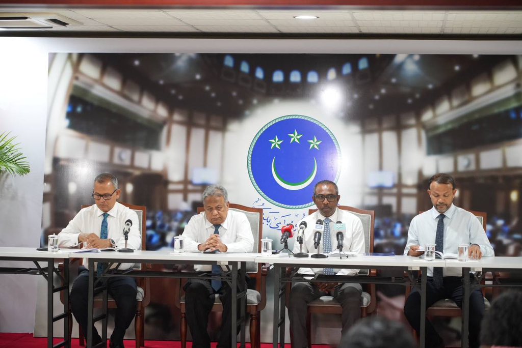 މަޖިލީސް ހުއްޓުވާފައިވަނީ ސަރުކާރު ޖަވާބުދާރީ ކުރުވިޔަ ނުދިނުމަށް: އިދިކޮޅު