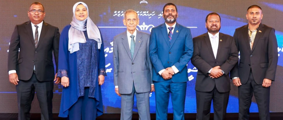 ކުރީގެ ކުޅިވަރު ވަޒީރުންގެ ޚިދުމަތުގެ އަގުވަޒަންކޮށްފި