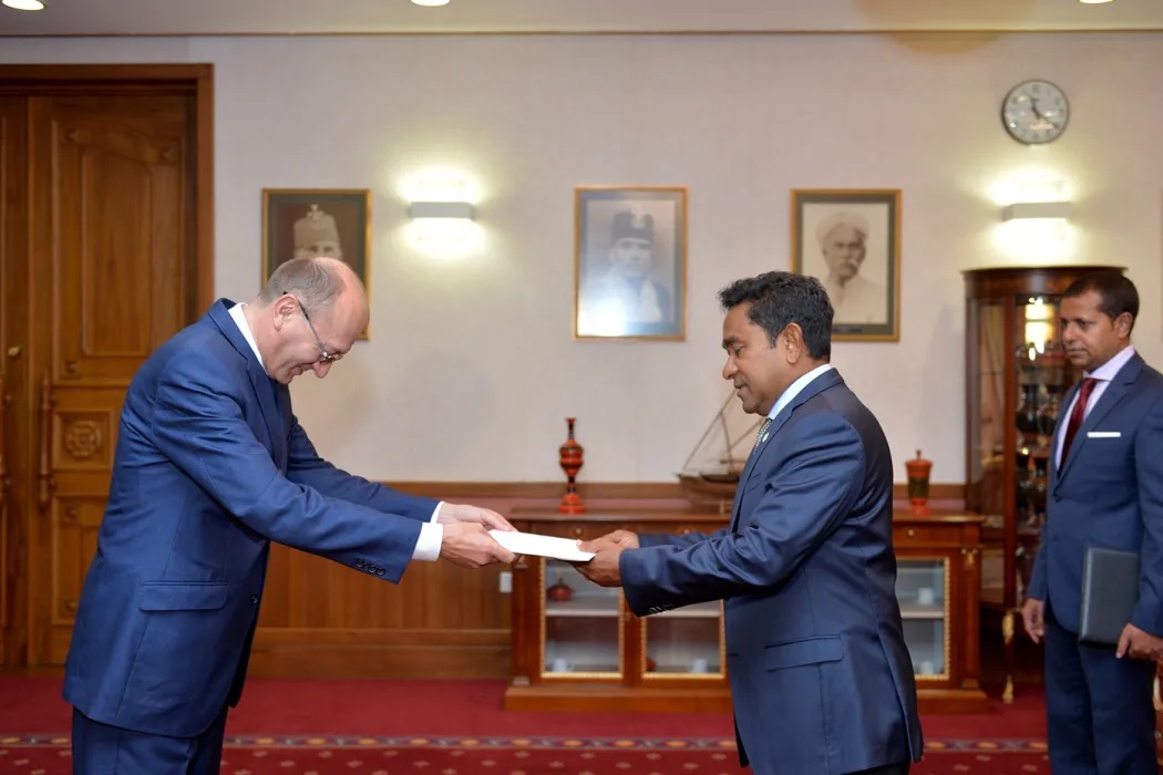 ޔޫކްރޭނުން ރާއްޖެއަށް ކަނޑައަޅާފައިހުރި ސަފީރު މަގާމުން ވަކިކޮށްފި