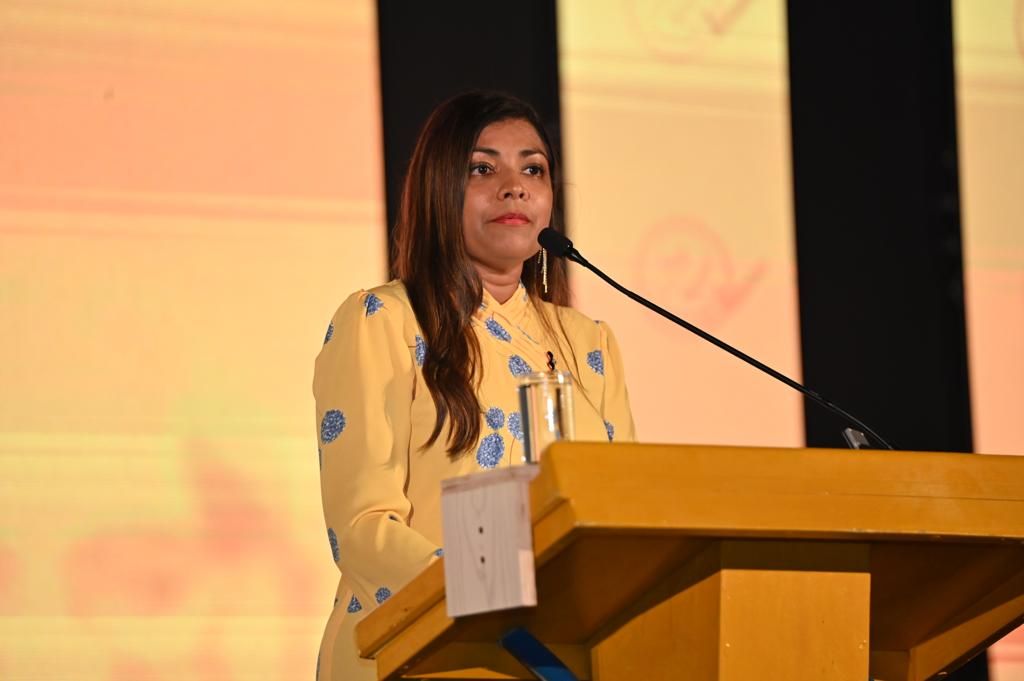 ހުކުމް އިއްވީމަވެސް ރައީސް ނަޝީދު ވިސްނަނީ މަގާމުގައި ބައްދައިގެން އޮންނަން: ރޮޒައިނާ