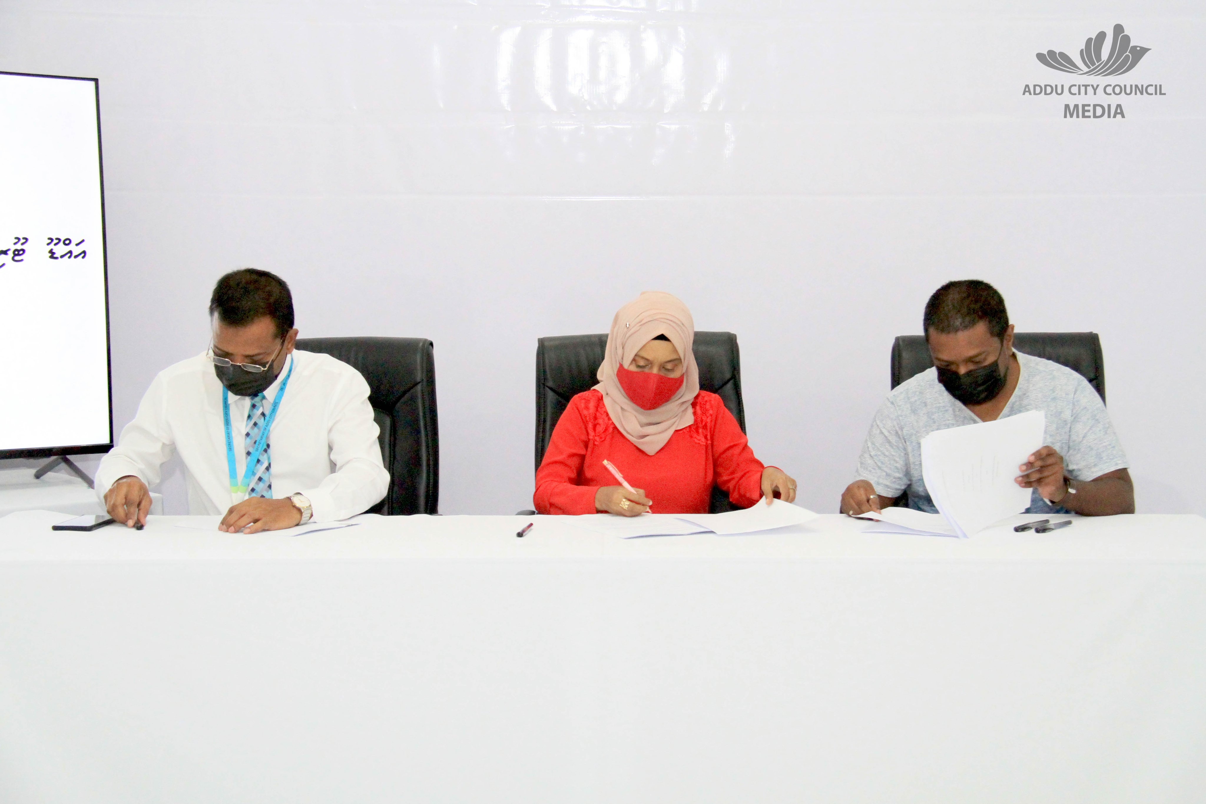 އައްޑޫ ޓުއަރިޒަމް ޒޯނުން ހަވާލުކޮށްފައިވާ ބިންތަކުގެ އެއްބަސްވުން ސިޓީ ކައުންސިލްގެ ދަށަށް