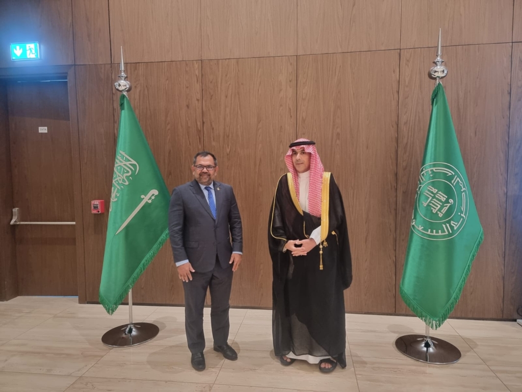 މިނިސްޓަރު ޒަމީރު ސައުދީ މަރުކަޒީ ބޭންކުގެ ގަވަރުނަރާ ބައްދަލުކުރައްވައިފި