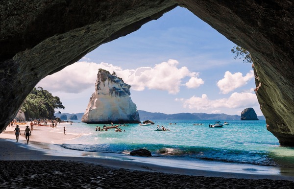 ނިއުޒިލެންޑުން ފަތުރުވެރިންގެ އަތުން ނަގާ ފީ 3 ގުނަ އިތުރުކޮށްފި