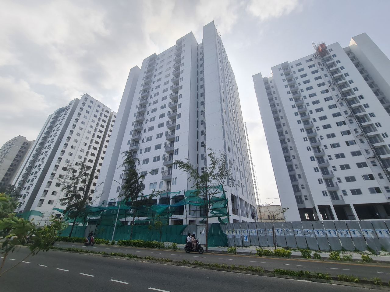 ފްލެޓެއްގެ ތެރެެއިން ރޯ އަޑު؛ ފުލުހުން ވަދެ ބެލިއިރު ފެނުނީ ހަބަރު ހުސްވެފައި އޮތް އަންހެނެއް