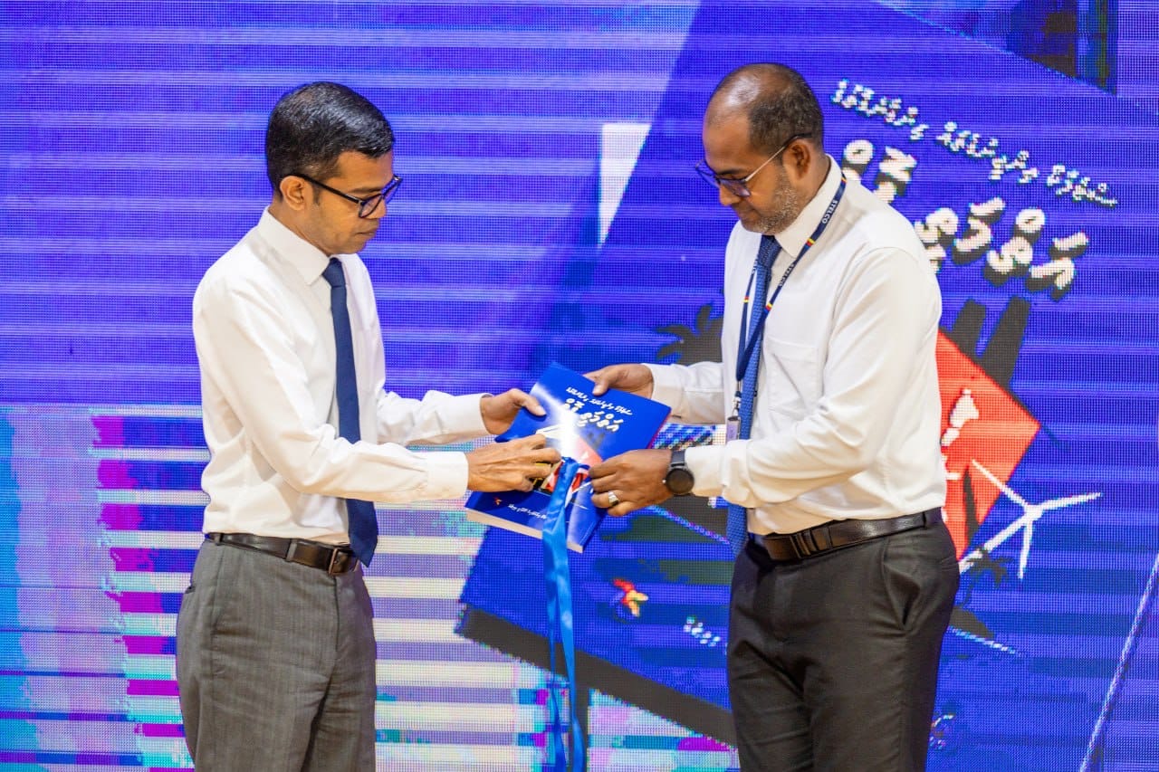 ސްޓެލްކޯގެ އިންޖީނު ގެތައް ހިންގާނެގޮތް ބުނެދޭން 351 ސަފުހާގެ ފޮތެއް ނެރެފި