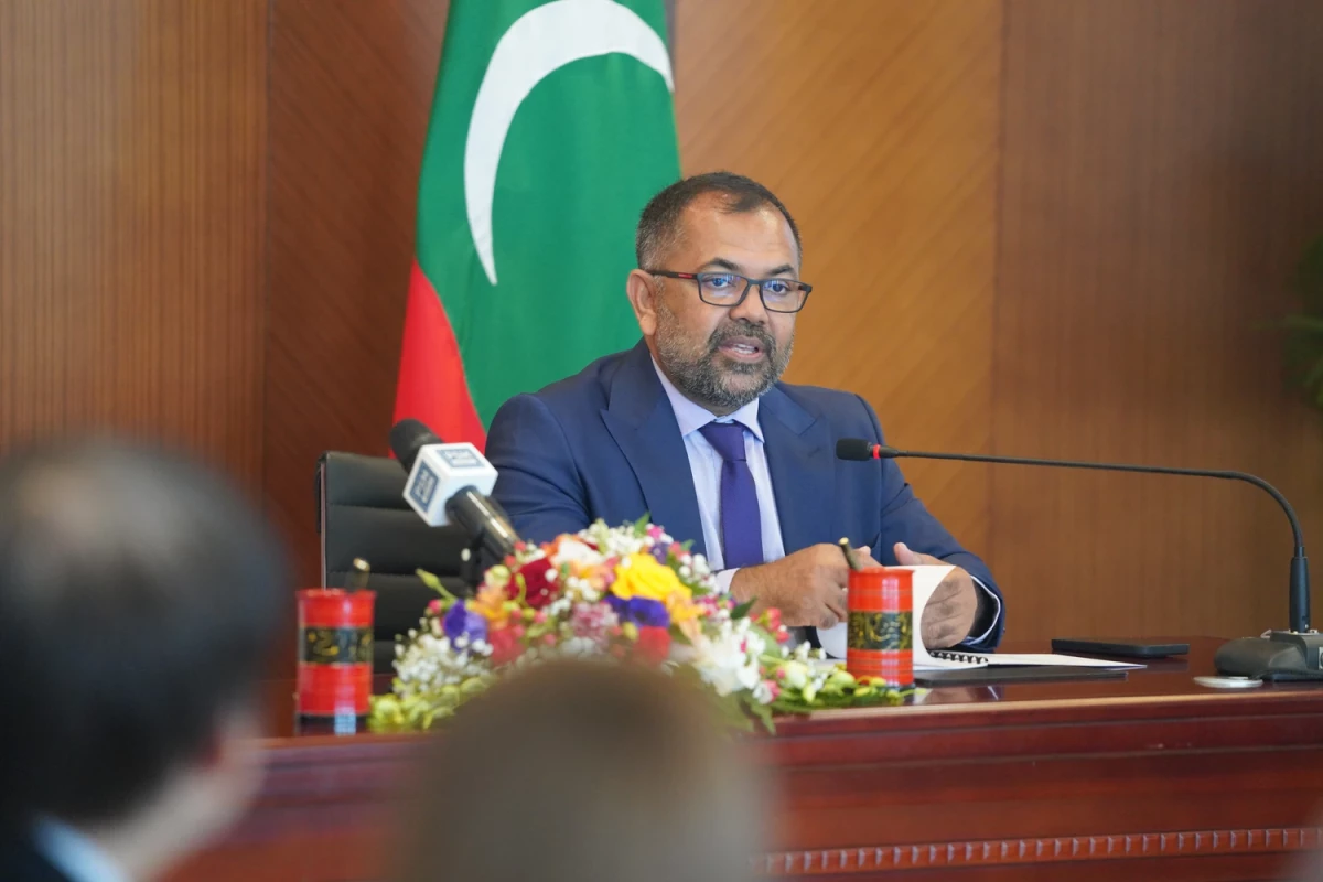 އެމެރިކާގެ މިނިވަން ދުވަހާއި ގުޅިގެން ފޮރިން މިނިސްޓަރުގެ ތަހުނިޔާ ބްލިންކަންއަށް