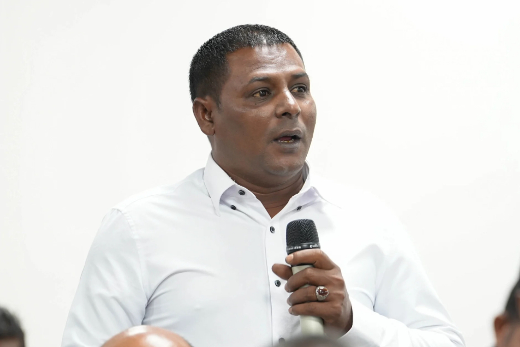 އެއްވެސް ހަމައެއްނެތި ހުރިހާ ކަމެއް ހިނގަމުން މިދަނީ ދައުލަތުގެ ތިން ބާރު ޕެރެލައިޒް ވެފައި އޮތުމުން: އައްބާސް