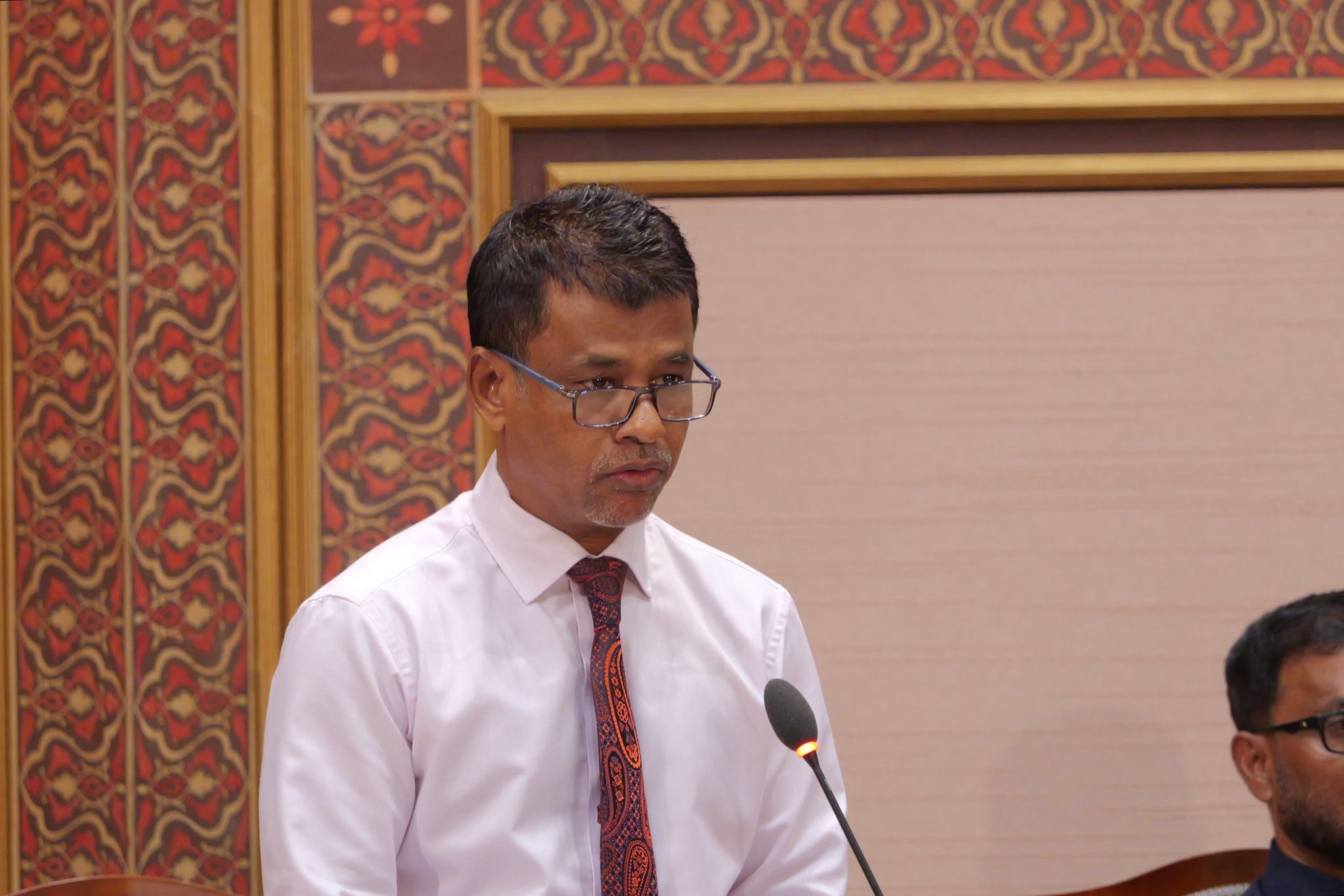 ދުންފަތާމެދު ގެންގުޅޭ ސިޔާސަތުތަކަކީ ކުށްތަކަށް އަރައިގަންނަން އޮތް ސަބަބެއް ކަމުގައި ނުދެކެން: ނާޒިމް