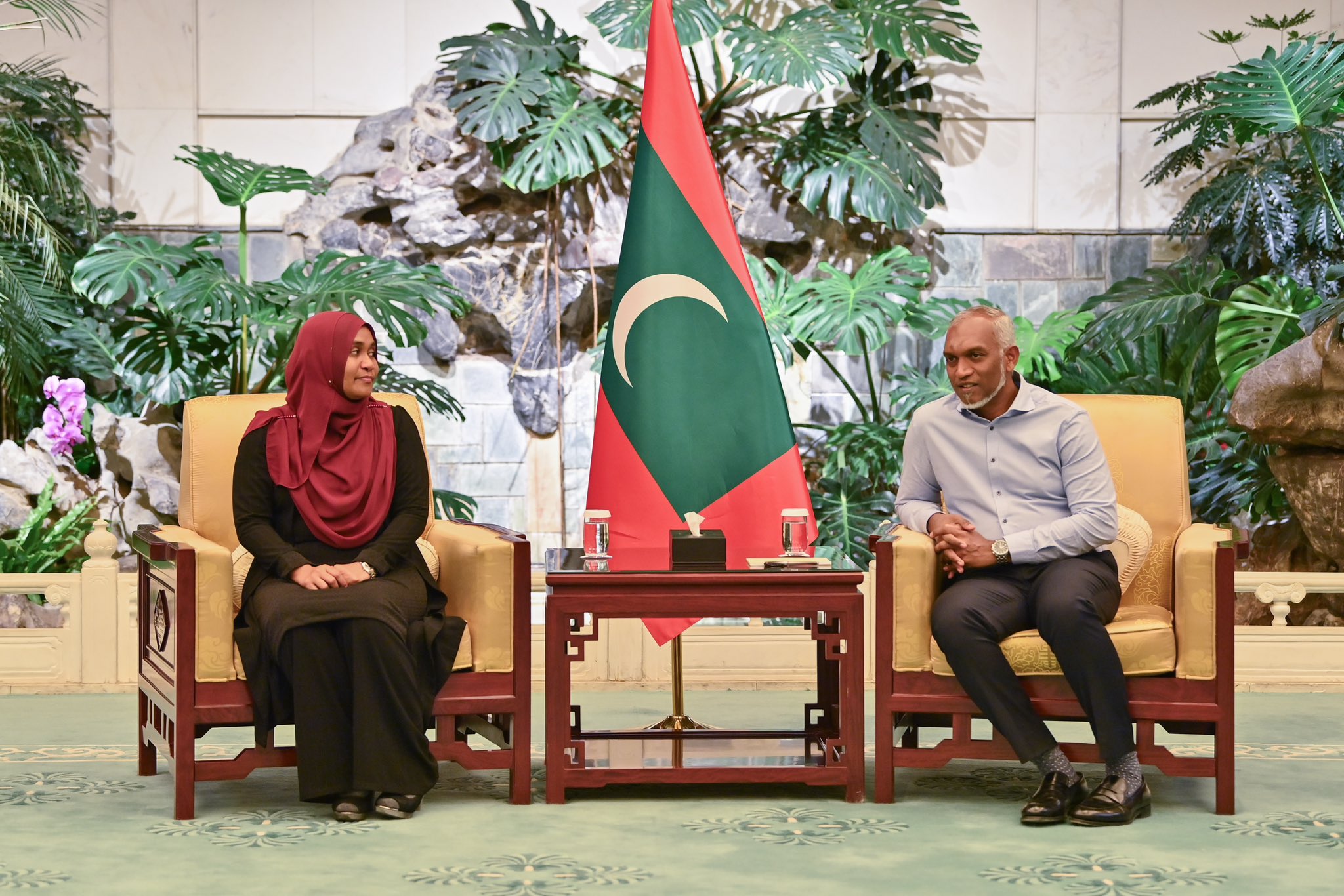 ޗައިނާ ދަތުރުފުޅަށްފަހު ރައީސް މުޢިއްޒުގެ ދެކަނބަލުން ރާއްޖެއަށް ވަޑައިގެންފި