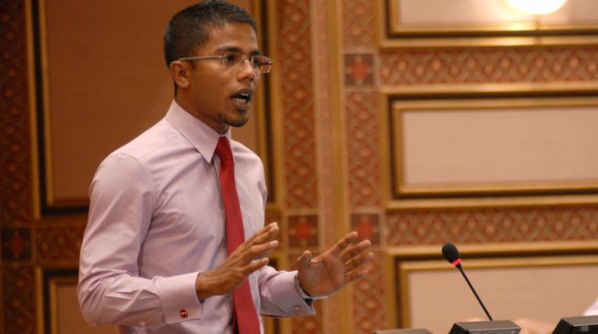 އަލްހާންގެ ރައްދު ތޮއްޔިބަށް: ސިޔާސި މަގާމެއްގައި ހުރެގެން ތިޔަ ފާޑުކިޔަނީ ސަރުކާރަށް