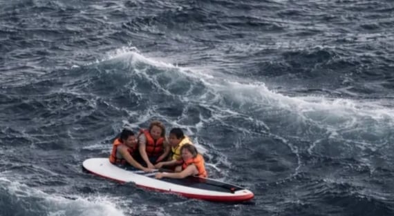 ކުޑަކުއްޖަކު 4 ކިލޯމީޓަރަށް ފަތައި އޭނާގެ މަންމައާއި ދެ ކޮއްކޮ ސަލާމަތްކޮށްފި