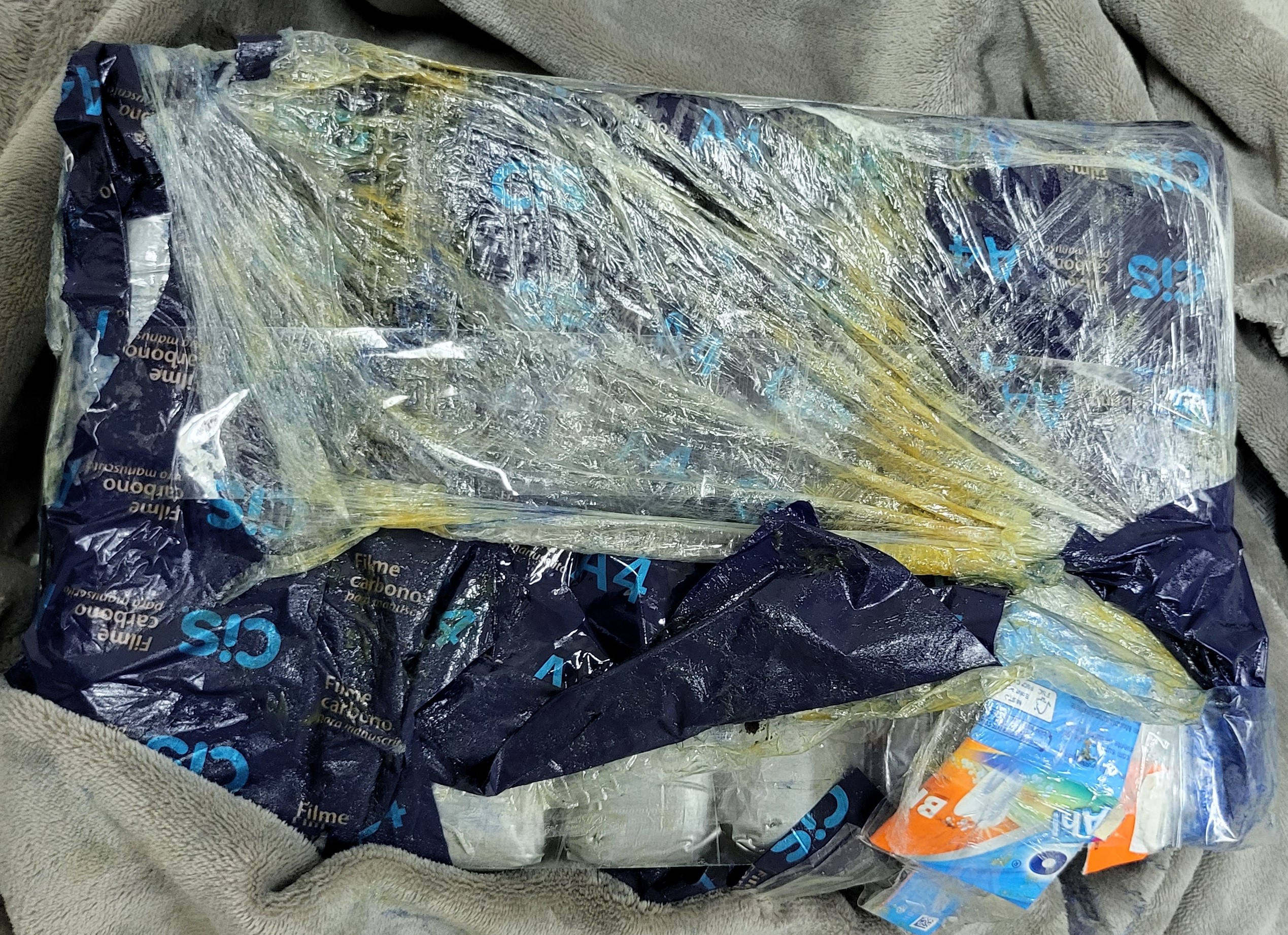 ބްރެޒިލުން ރާއްޖެއައި މީހެއްގެ އަތުން 18 ކިލޯގެ މަސްތުވާތަކެތި އަތުލައިގެންފި