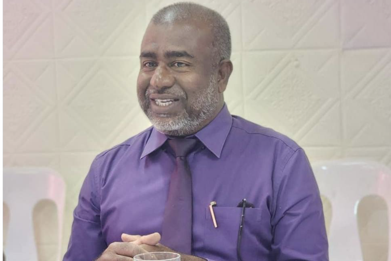 ޕީއެންސީ ޕްރައިމަރީ: ތިނަދޫ މޭޔަރު ޓިކެޓް އަބޫބަކުރު ސްކޫލުގެ ޕްރިންސިޕަލް އަޖީބަށް