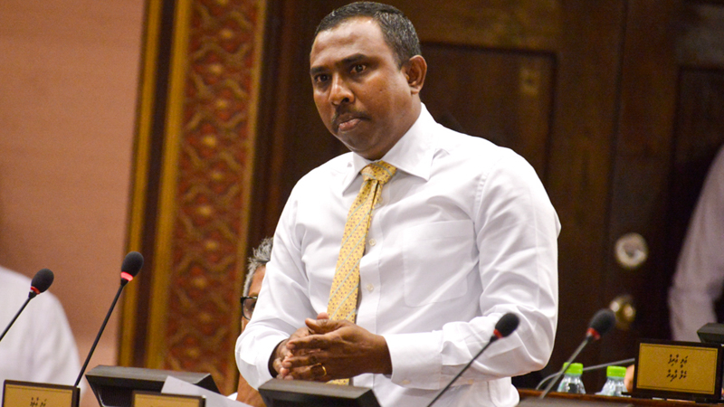 މިއީ އެމްޑީޕީގެ ސަރުކާރެއް ނޫން؛ ކަންކަން ނިއްމަނީ ޕާޓީއާއި މަޝްވަރާނުކޮށް: އާޒިމް