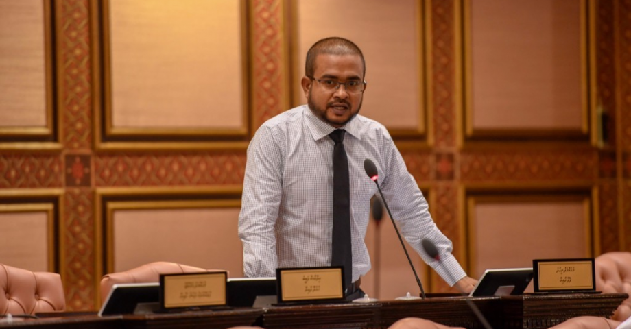 ރައީސް ސާލިހު ގެންދަވަނީ އައްޑޫގެ ތަރައްޤީގެ މަސައްކަތްތައް ހަލުއިކޮށް ކުރައްވަމުން: ނިހާދު