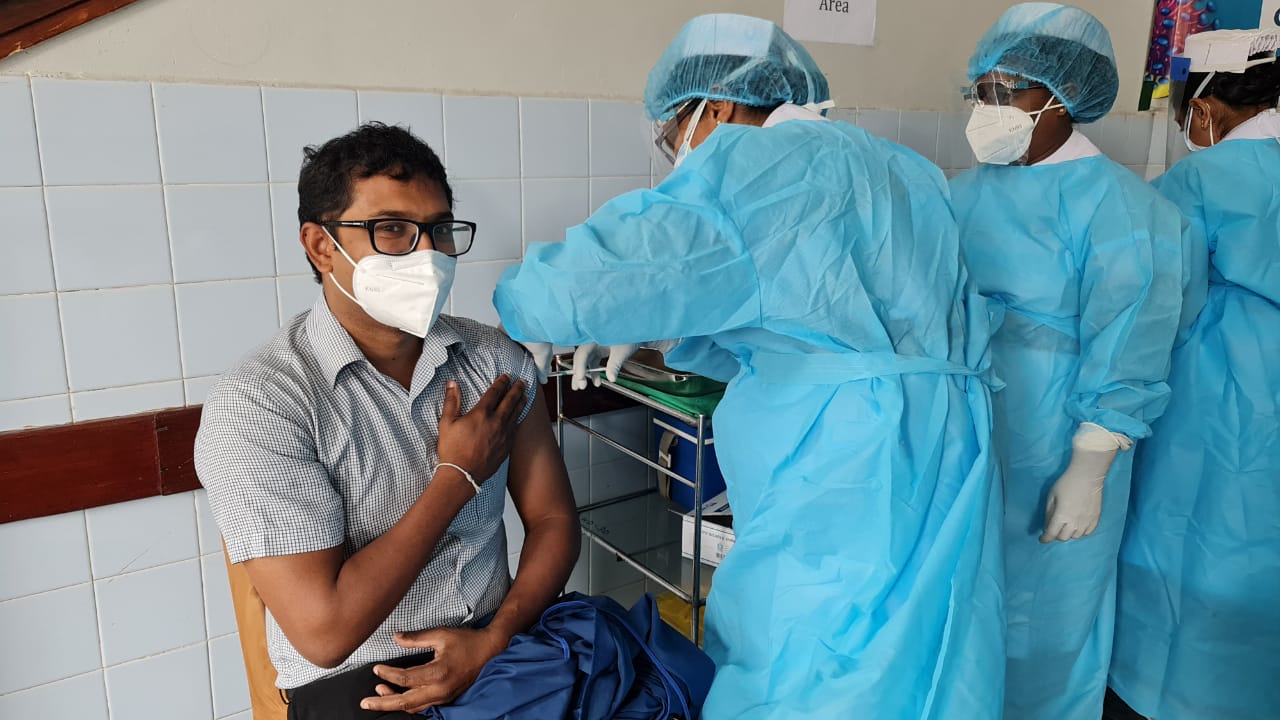 ސްރީލަންކާގައި ވެކްސިން ދޭން ފަށައިފި