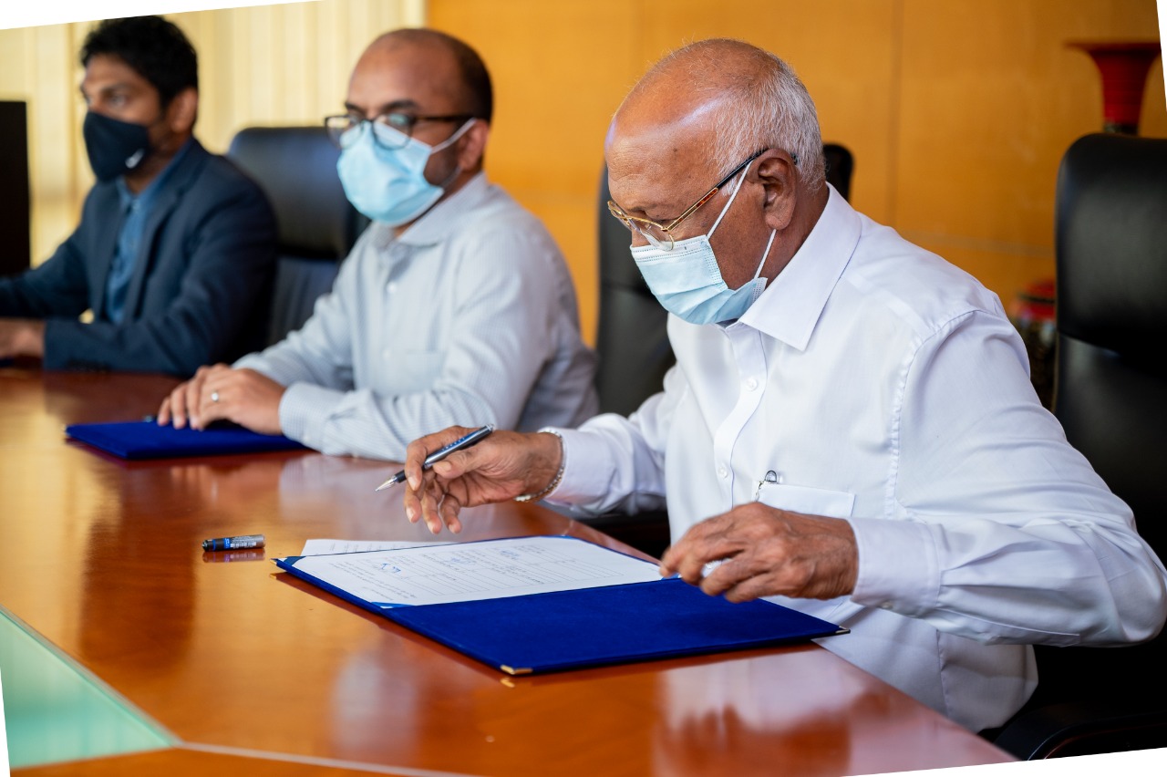 އަތޮޅުތެރެއަށް ބޭނުންވާ 96 އެމްބިއުލާންސްގެ އެއްބަސްވުމުގައި ސޮއިކޮށްފި