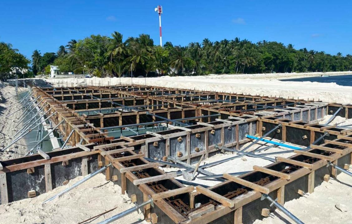 ފެހެންދޫ ބަނދަރުގެ ބްރިޖް ބީމްގެ ކޮންކްރީޓް މަސައްކަތްތައް ފަށައިފި