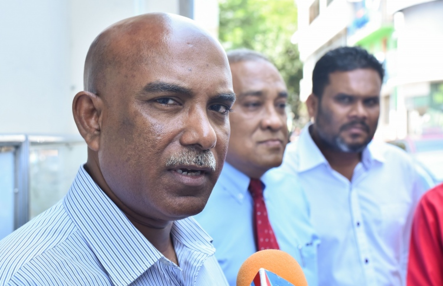 މުޢިއްޒަށް ހުވާނުކުރެވި ނަޝީދަށް ވެރިކަމުގެ ބާރުތައް ލިބިދާނެތީ ސަމީރުގެ ކަންބޮޑުވުން!