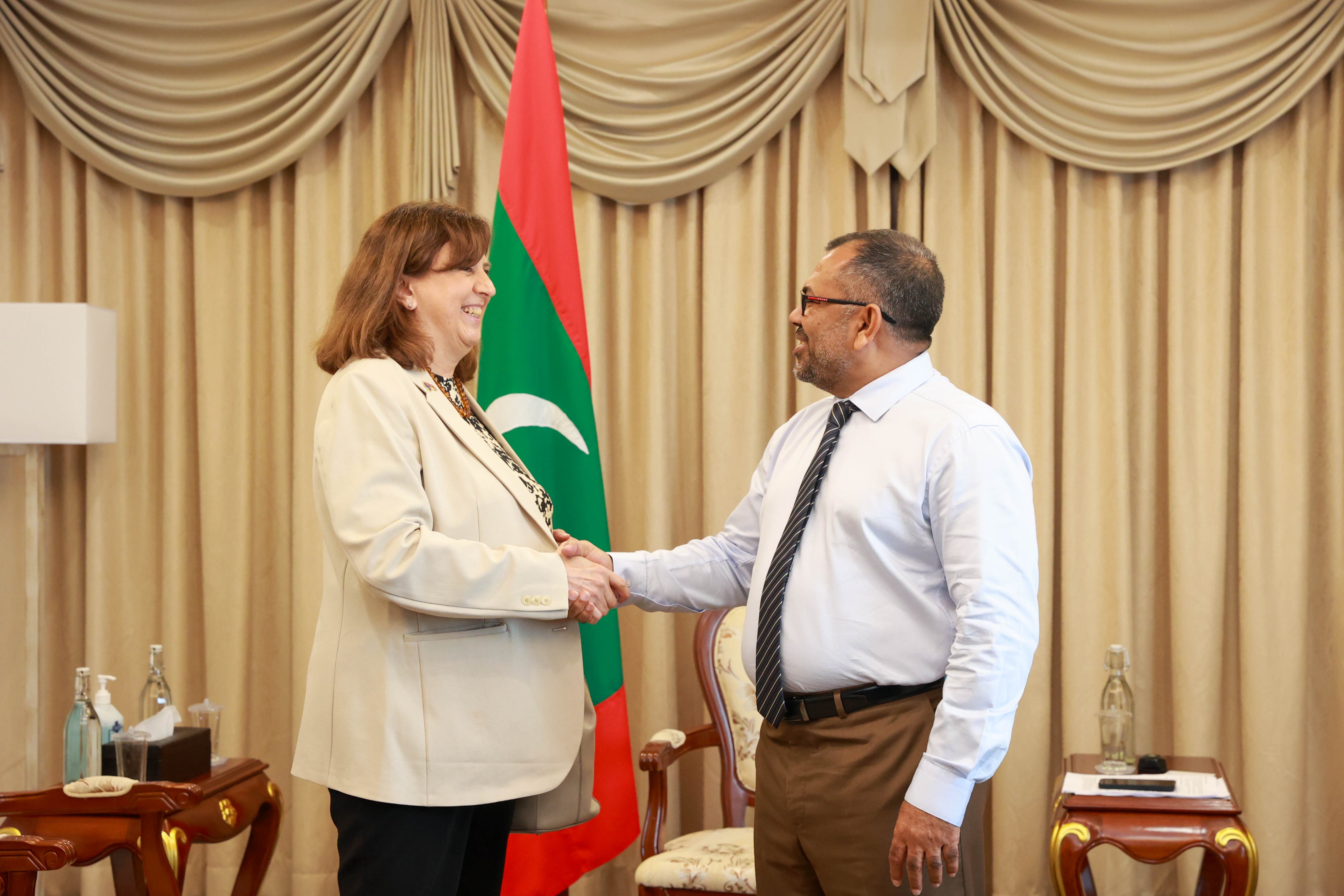 ނޫ އިޤުތިސާދު ހަރުދަނާކުރަން އީޔޫއިން 108 މިލިޔަން ރުފިޔާގެ އެހީ ދެނީ