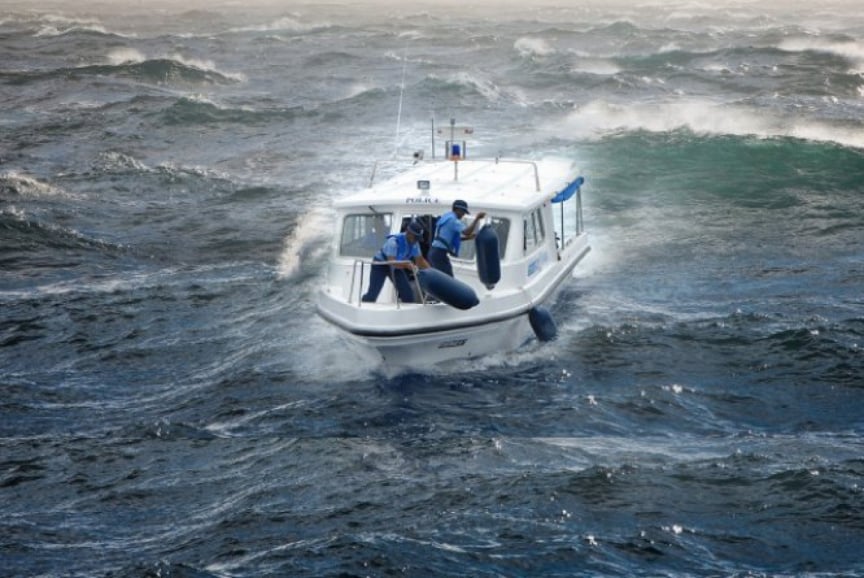 އަމިއްލައަށް ލޯންޗެއް ހިފައިގެން ގޮސް ލޭހަދިޔާ ކުރުން: އިންސާނިއްތުކަމުގެ ނަމޫނާއެއް