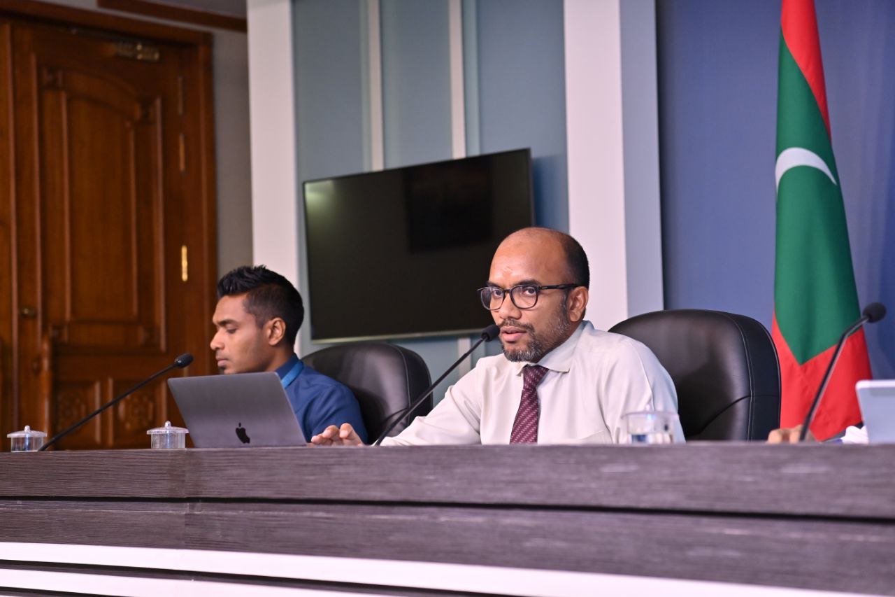 ބައިނަލްއަޤްވާމީ އަގުތަކަށް އަންނަ ބަދަލު ރާއްޖޭގެ އަގުތަކުން ފެންނާނެ: އަމީރު