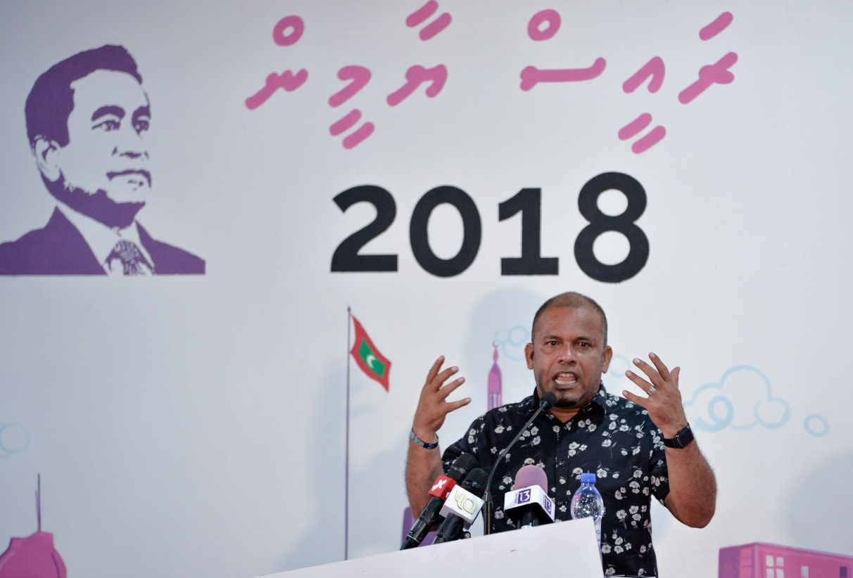އީސީ ޝަރީފް ރައީސް ޔާމީނަށް; ބަލިޤަބޫލުނުކޮށް ތަންދޮރު ނުދަންނަ ޖާހިލެއްހެން ނޫޅުއްވާ!