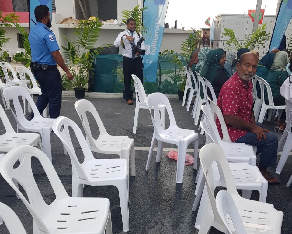 ހިޔާ ޓަވަރަކުން އެއްލި ފެންކޮތަޅެއް މާބަނޑު މީހެއްގައިގަ ޖެހިއްޖެ