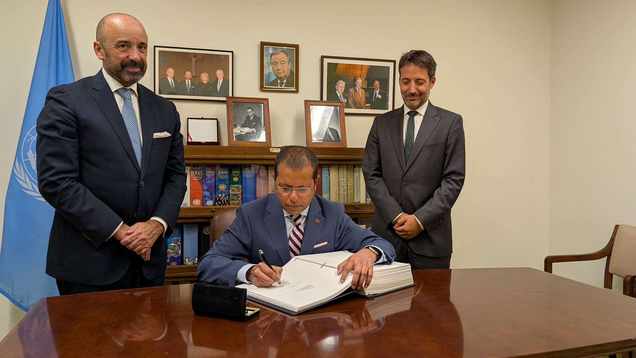 މާކަނޑު ހިމާޔަތްކުރުމާ ބެހޭ މުއާހަދާގައި ރާއްޖެއިން ސޮއިކޮށްފި