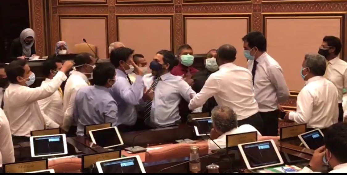 މިންގަނޑާ ޚިލާފުވާ އާންމުންނަށް ދައުވާ ކުރަންޏާ މެމްބަރުންނަށްވެސް ދައުވާ ކުރަންޖެހޭ- ހައިލަމް