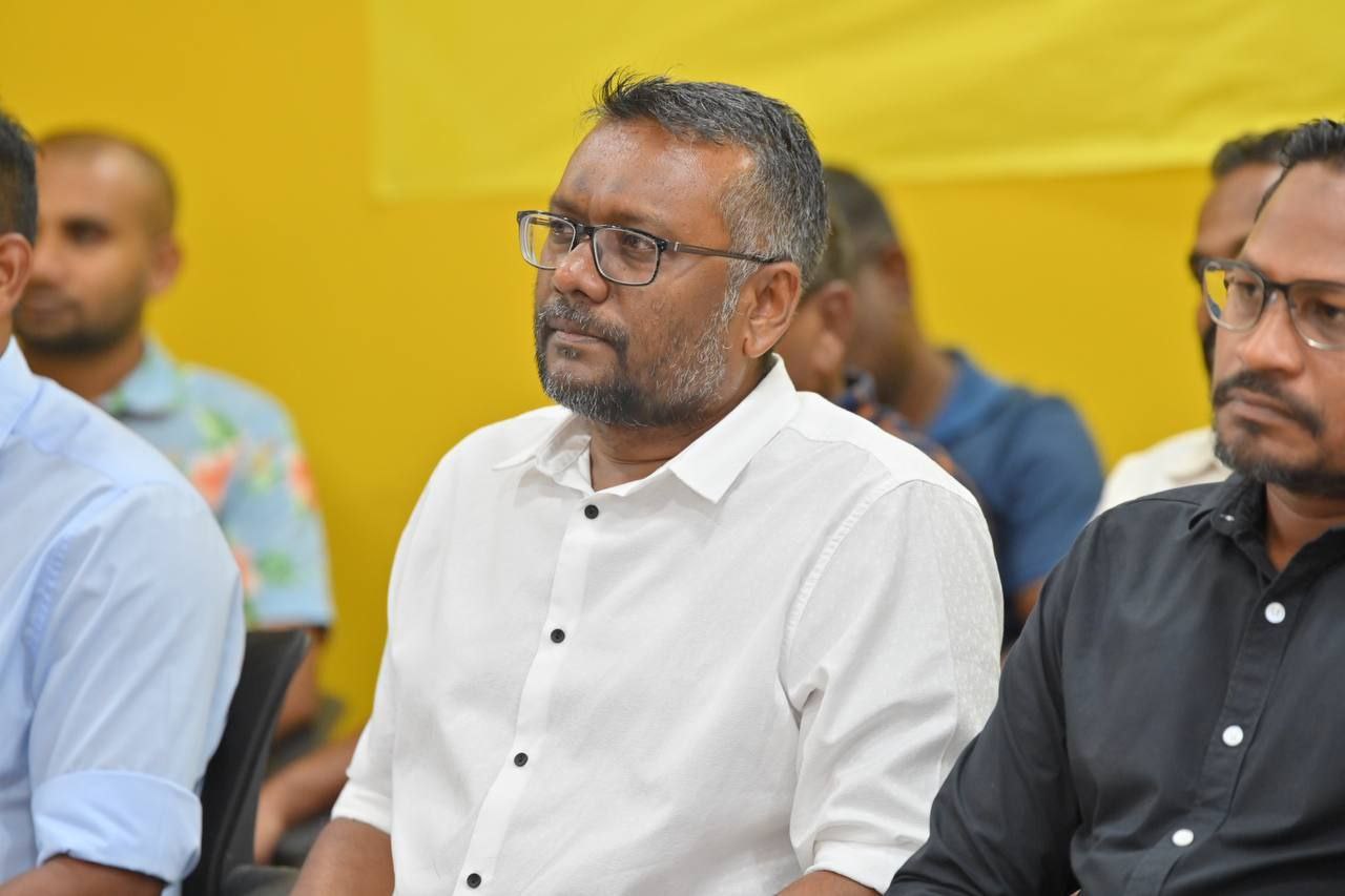 ސަރުކާރުގެ ޤާބިލުކަމެއް ނެތް; ޑޮލަރުގެ އަގު އަށާރަ ރުފިޔާއަށް އަރައިފި: ފައްޔާޒް