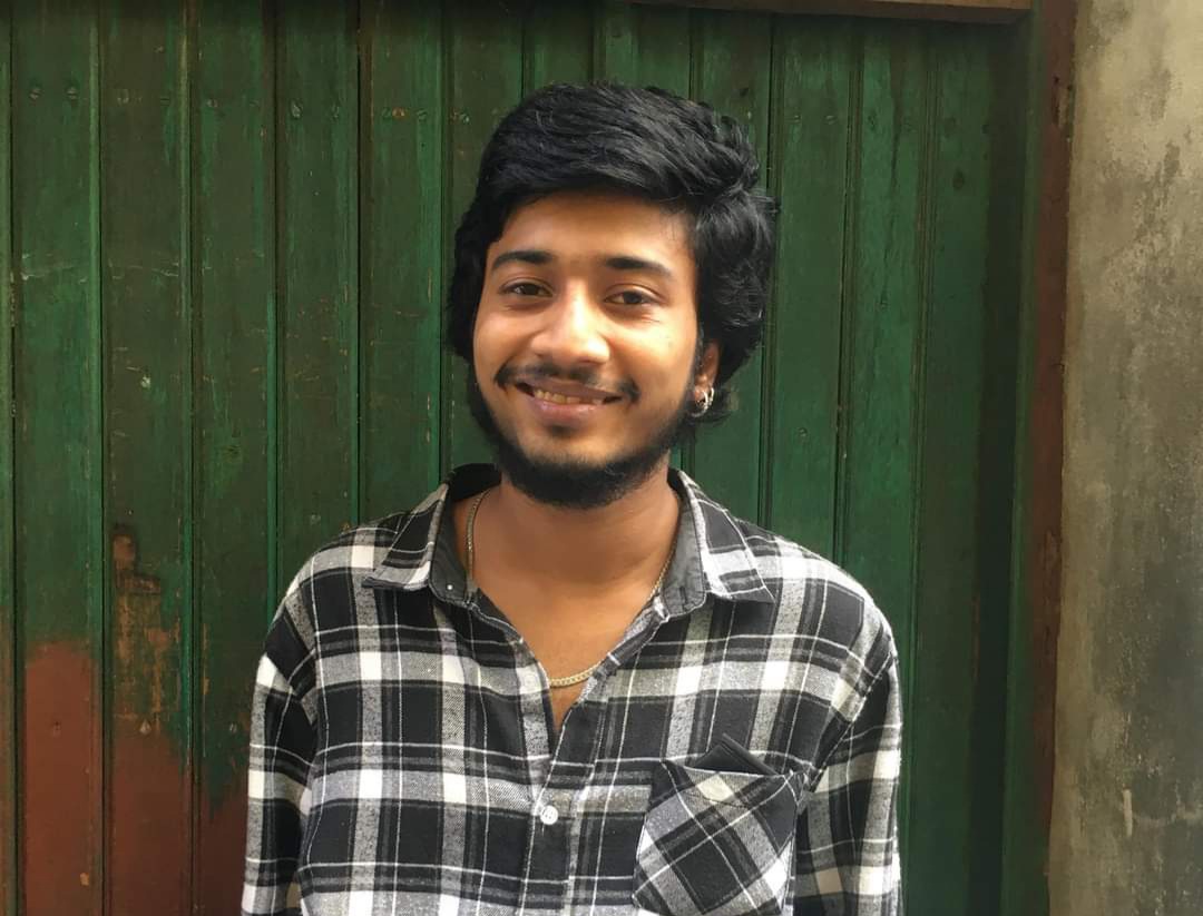 އެކްސިޑެންޓްގައި ނިިޔާވިޒުވާނާ ހޮސްޕިޓަލަށް ނުގެންދެވި އެތައްއިރެއް؛ ބިންމަތީގައި އޮށޯތީ ހިނގާލާފައި އައިސް!