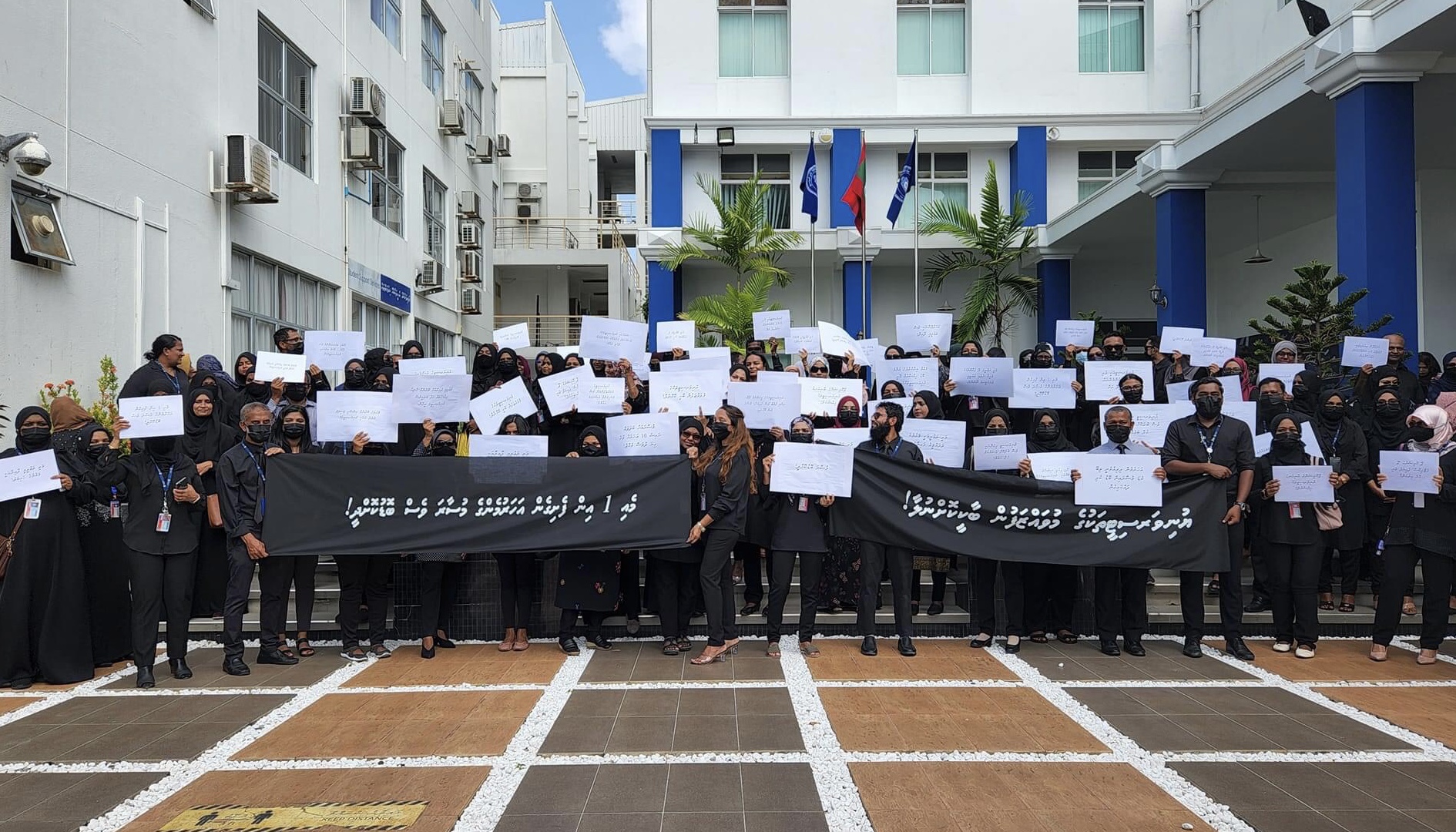 ލެކްޗަރާއިންގެ މުސާރަ ބޮޑުކުރުމަށް ގޮވާލާ އިހުތިޖާޖު ކުރަން ފަށައިފި