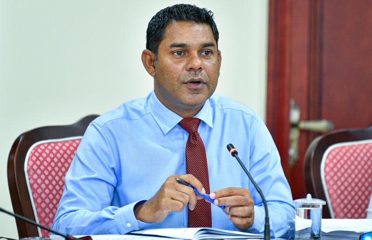 ކޯވިޑް-19: ދައުލަތަށް 15 ބިލިއަން ރުފިޔާ ގެއްލުން؛ އިތުރު ފައިނޭންސް ނުނަގާ ނުހިންގޭނެ: ނާޝިޒް