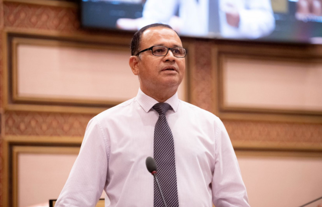 ލާމަރުކަޒީ ނިޒާމާއި ގުޅޭ އިލްމީ ދިރާސާއެއް ހަދާނަން: މިނިސްޓަރ