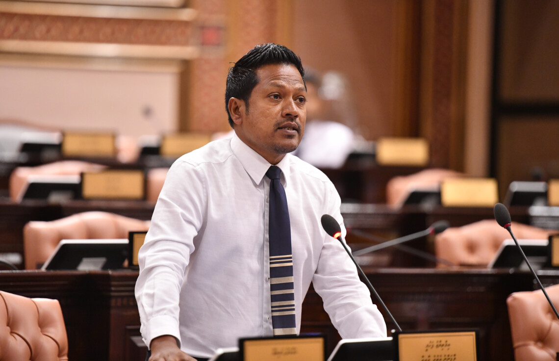 ވަޒީފާދިނުމާއި ގުޅޭގޮތުން އިންތި ދެއްކި ވާހަކަ ދެކޮޅުނުޖެހުމުން ގިނަބައެއްގެ ފާޑުކިއުން