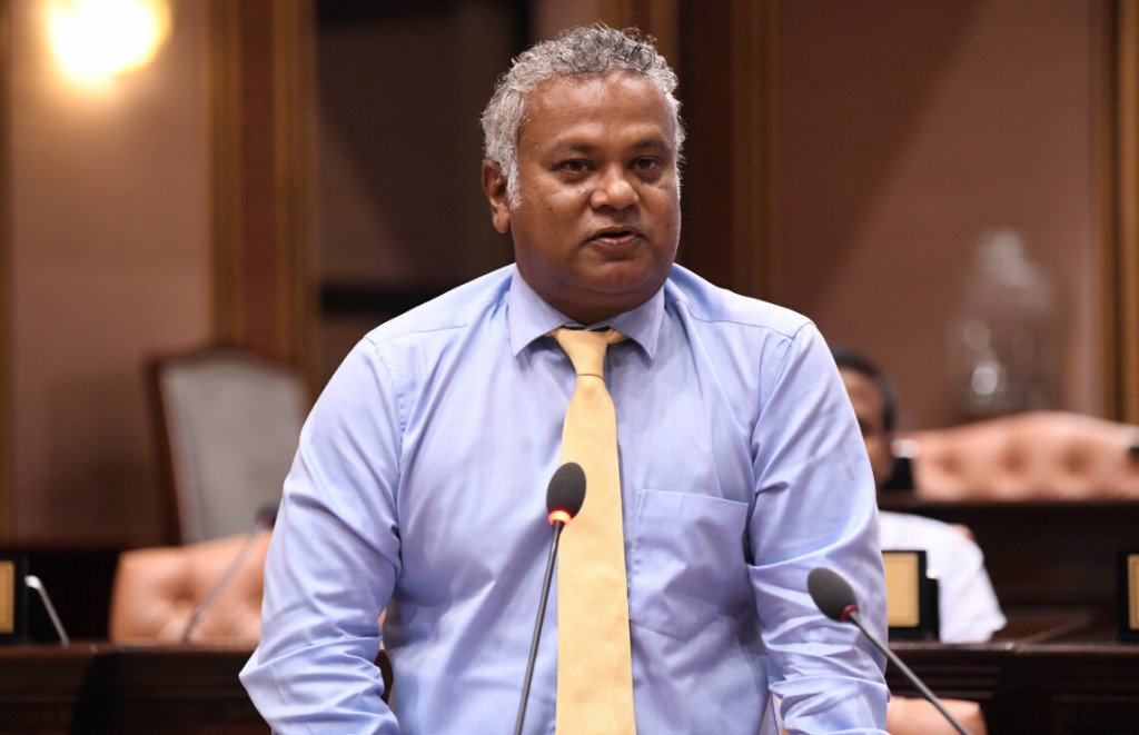 ނިޔާޒް އިލްޔާސްއަށް: ވޯޓަށް ނުފިލާ، ގޮތް ނިންމުމަށް މެންބަރުންނަށް ފުރުޞަތު ދެއްވާ