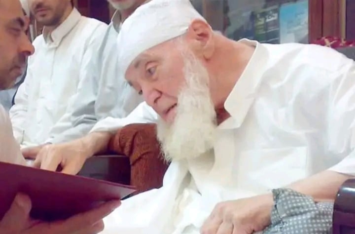 ޝައިޚް ޢަބްދުއްރައްޒާޤުގެ ދަރިވަރަކަށް ފެނުނު ހުވަފެން: މަހުދީގެފާނު ފާޅުވުން ގާތްވެއްޖެ