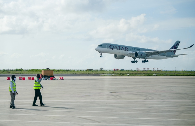 ފަތުރުވެރިން އެއާޕޯޓުގައި އެތައް ގަޑިއިރަކު މަޑުކުރަންޖެހޭތީ ޝަކުވާ!