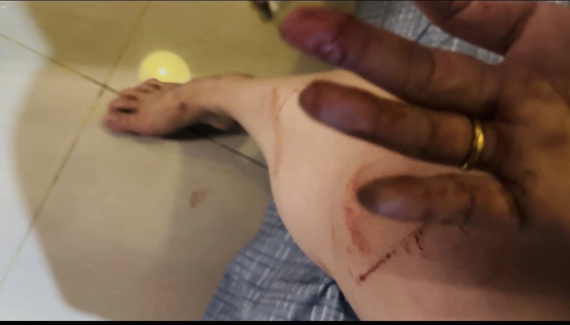 ހުޅުމާލޭ ސްޕާއެއްގައި މަސައްކަތްކުރާ އަންހެނަކަށް ޙަމަލާދީ ފައިސާ ފޭރިގެންފި