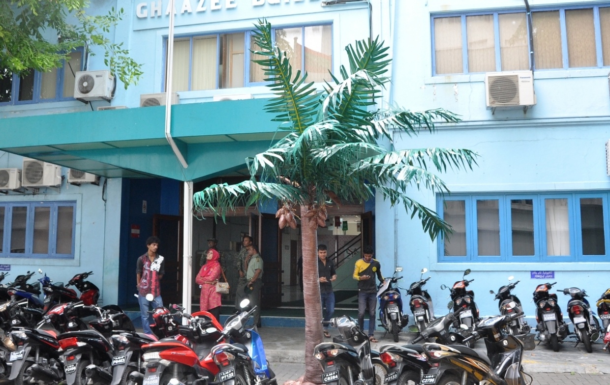 ޣާޒީ ބިލްޑިންގް ތަޅާލައި ޕާކިން ޒޯނެއް ހަދަނީ