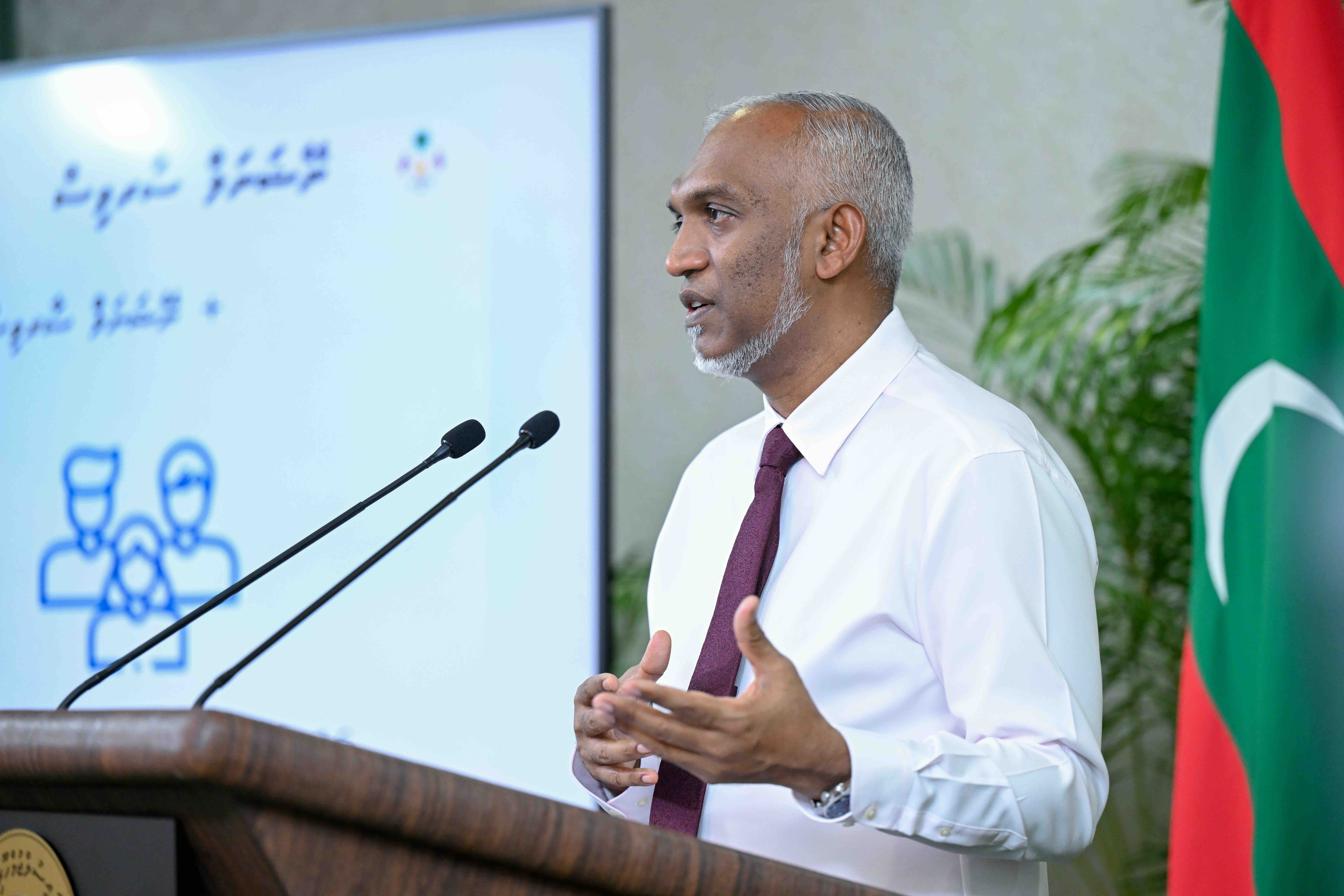 ސިޔާސީ މީހުން ފުލުހުންގެ ތަހުގީގަށް ހުރަސްއަޅާނަމަ މަގާމުން ވަކިކުރެވޭނެ: ރައީސް