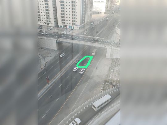 ބްރިޖެއް މަތިން ފުންމާލި އިންޑިއާ މީހަކު މަރުވެއްޖެ