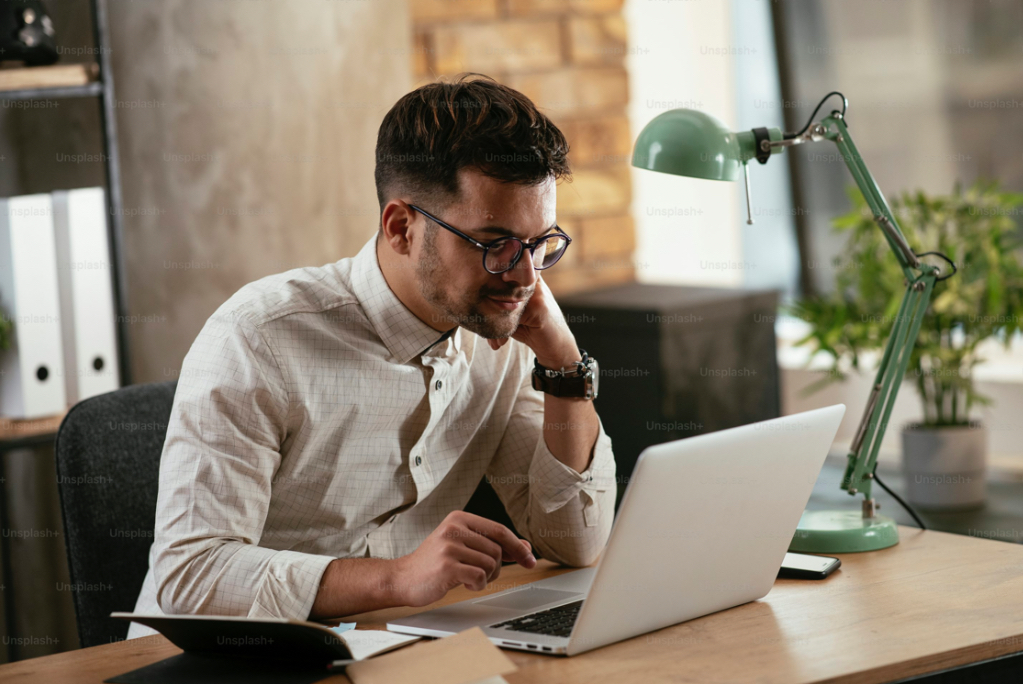 މަސައްކަތް ކުރަނީ-