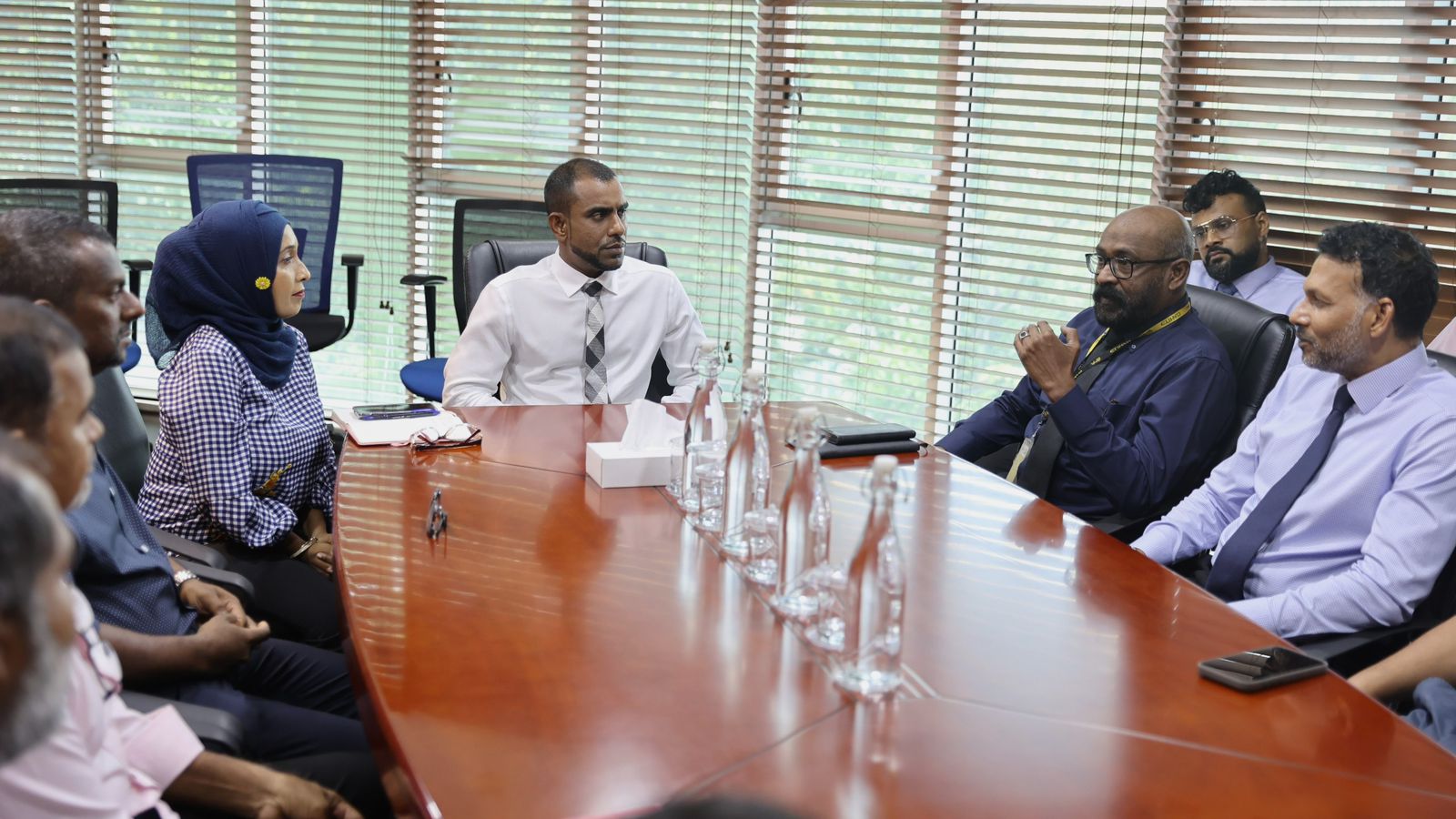 ފަތުރުވެރިކަމުގެ ސިނާއަތުގެ އިސްބޭފުޅުންނާ މިނިސްޓަރ ބައްދަލުކުރައްވައިފި