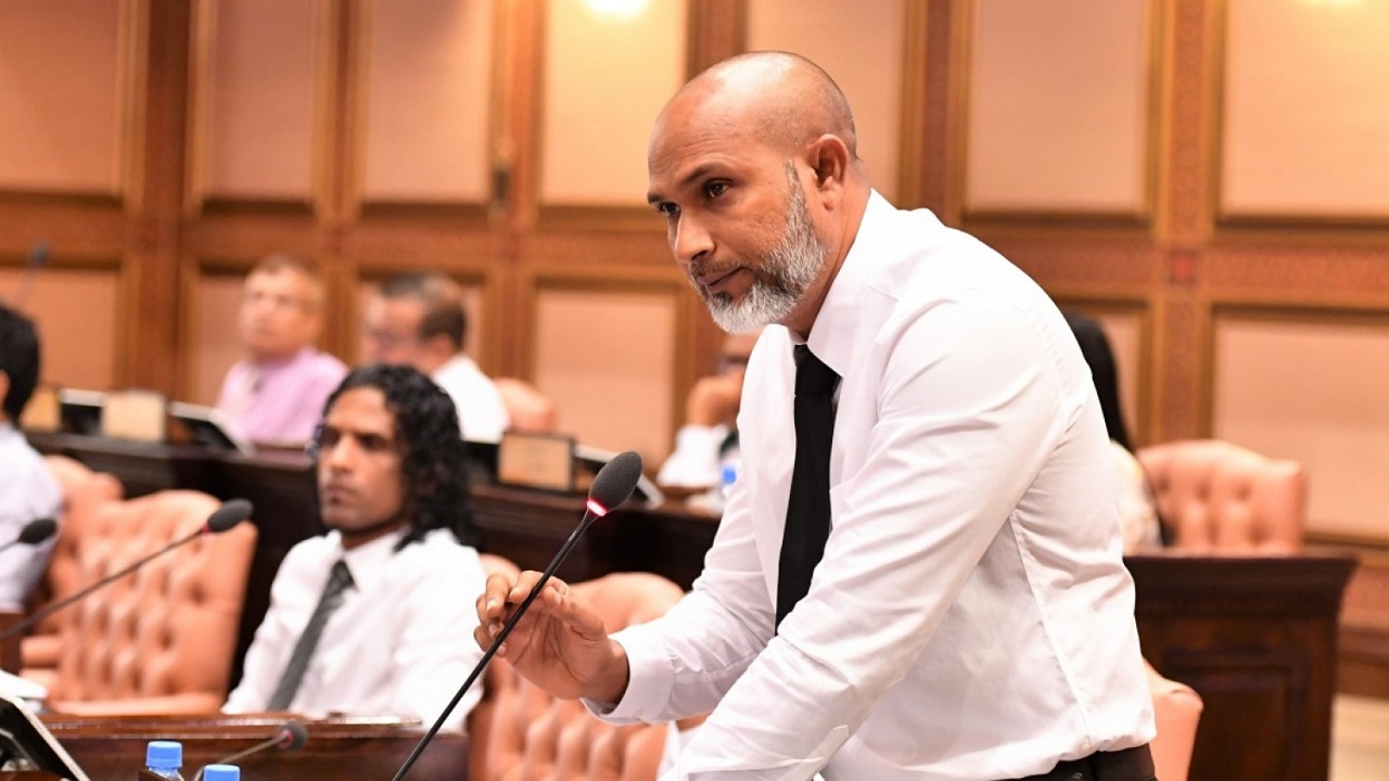 ހުވަދޫ އާއި ފުވައްމުލައް ބާކީ ކޮށްގެން ސަރަޙައްދީ ތަރައްޤީއެއް ނުގެނެވޭނެ: ސަނީފް