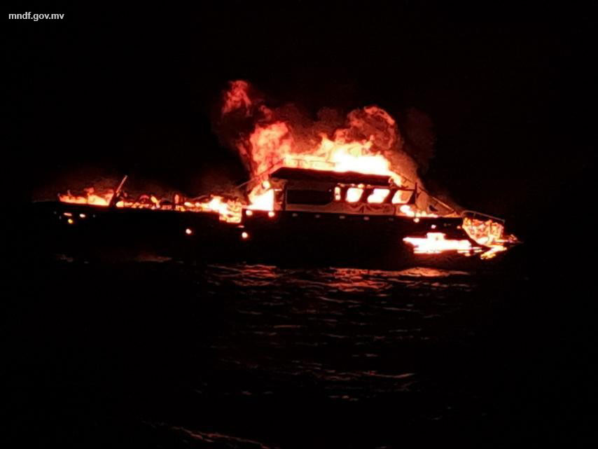 3 ފަތުރުވެރިންނާއެކު ދަތުރުކުރި ސަފާރީއެއްގައި ރޯވެ ފެތިއްޖެ