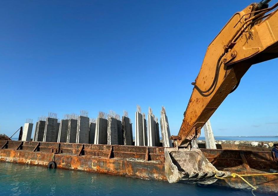 ޅައިމަގު ބަނދަރު: ބޮޑުހިލައިގެ ފުރަތަމަ ޝިޕްމަންޓް ރަށަށް ގެންގޮސްފި